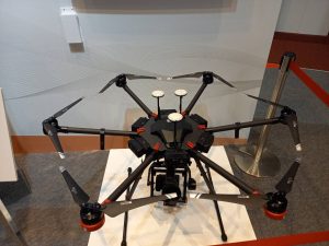 ロケで使用中のドローン