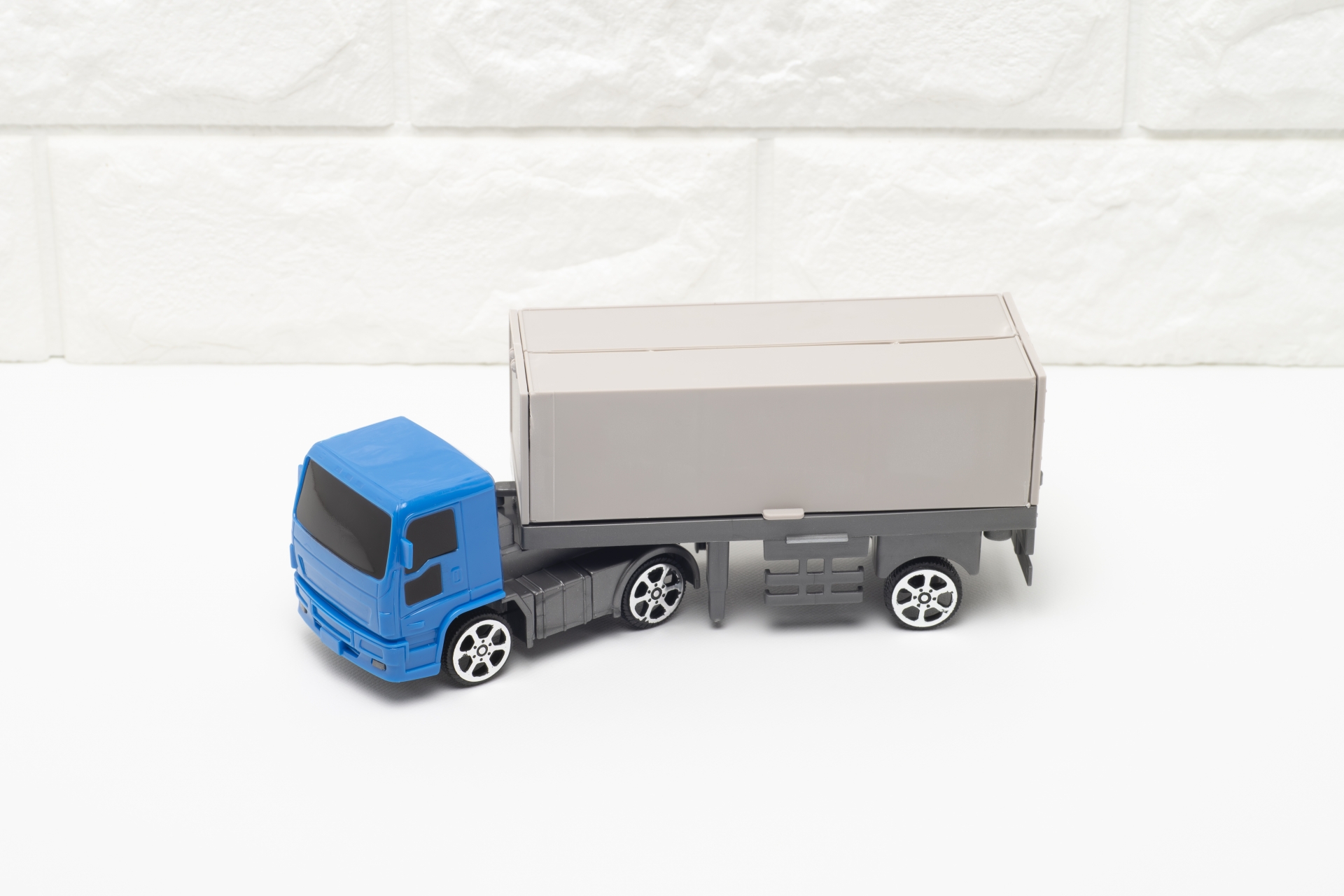 トレーラーヘッド